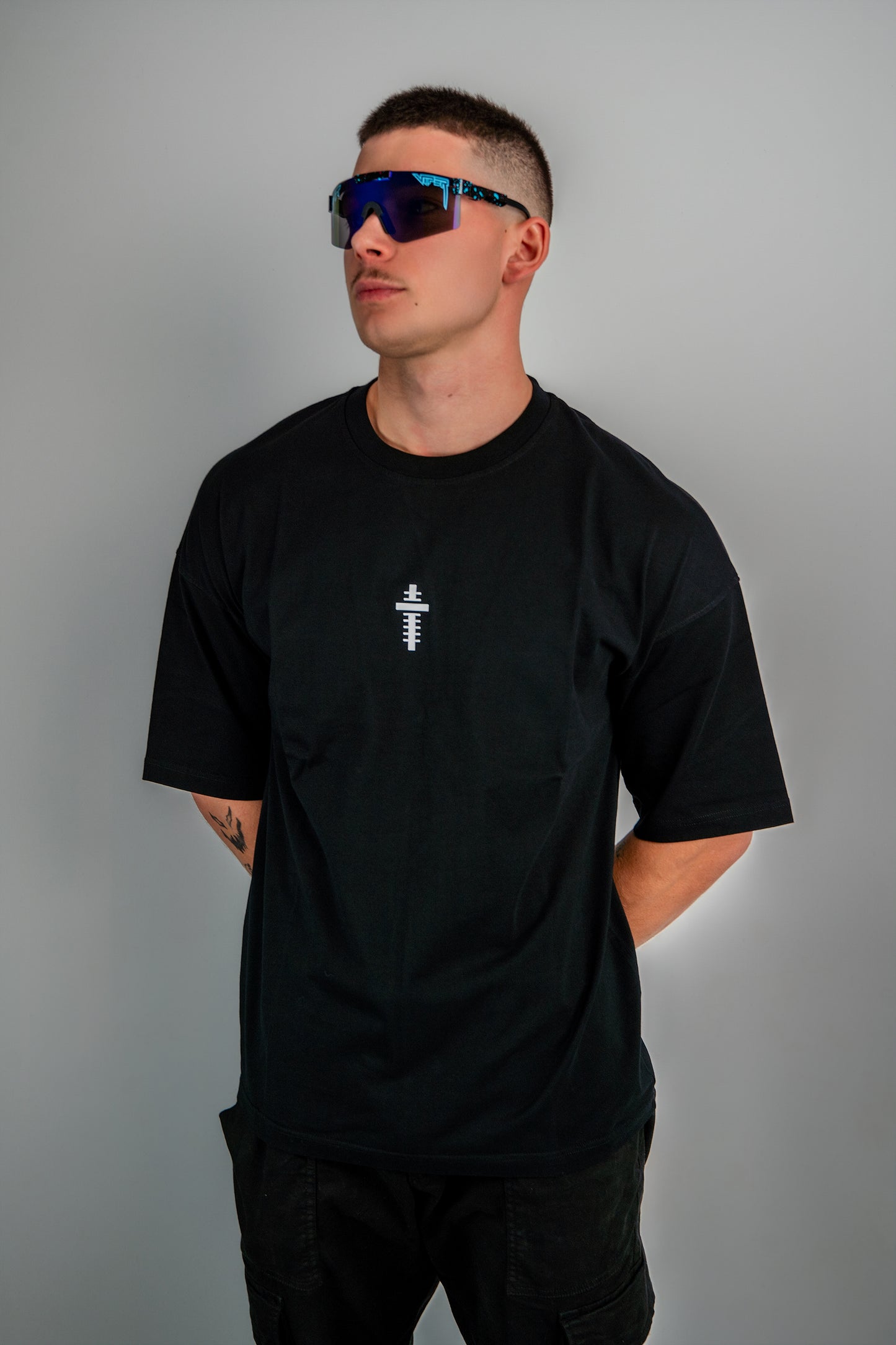 Camiseta INÉDITA T23 "001" NEGRO